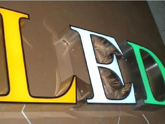 宜阳县介绍LED招牌的基础知识。